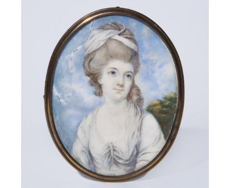 Portrait-Miniatur: Junge Dame mit Haarband    19. Jahrhundert.                    Gouache auf Elfenbein.        9 x 7 cm, Rah