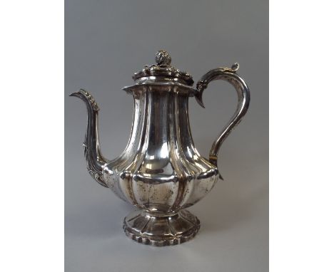 A Good Georgian Silver Coffee Pot with Floral Finial and Ribbed Body, 25cm High, London 1835 (Makers Mark EB)