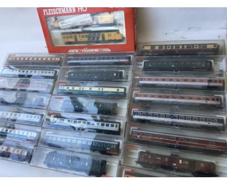 Fleischmann boxed carriages and rolling stock , 00 gauge, also included is a boxed set number 4472