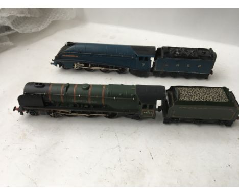 Hornby Dublo The Duchess of Montrose engine and tender and Sir Nigel Gresley engine and tender