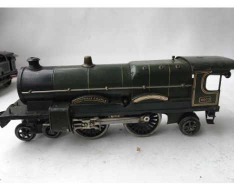 Hornby clockwork engine Caerphilly castle numbered 4073 in green