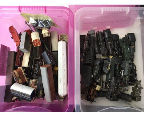 Box of playworn 27 Engines and rolling stock 00 scale, all loose A/F,