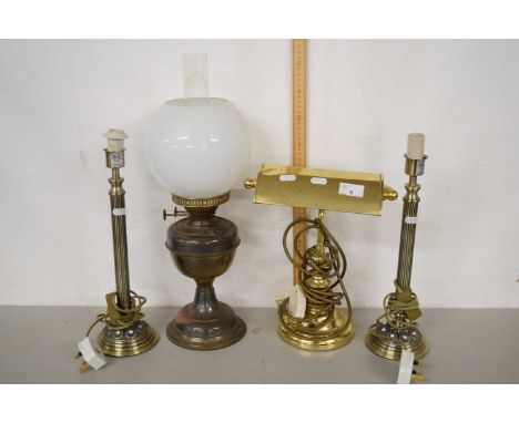 Mixed Lot: Pair of modern table lamps, a bankers style desk lamp and an oil lamp (4)