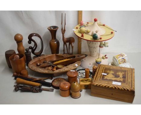 A Sorrento ware type box containing a quantity of wooden chess pieces and draughts counters together with other wooden treen 