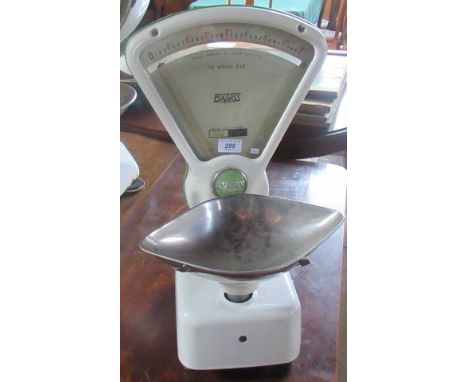 A set of vintage Avery 10lb shop scales.