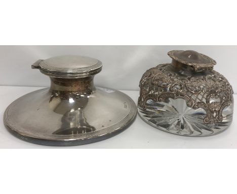 An Edwardian silver capstan inkwell (by Walker & Hall, Sheffield 1909), 12.8 cm diameter, together with a silver mounted glas