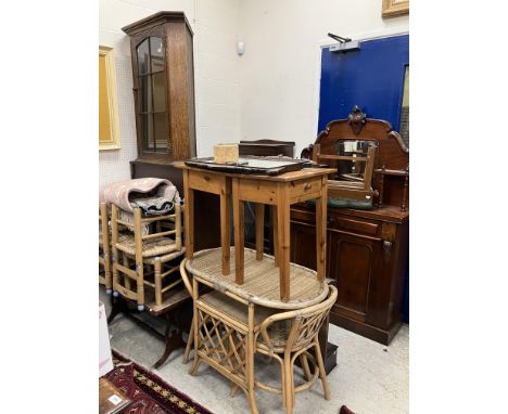 A Victorian mahogany mirror backed and shelved chiffonier with single drawer above cupboard door, 106 cm wide x 41.5 cm deep 