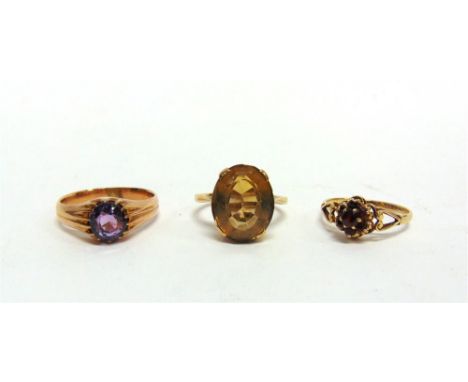 A 9 CARAT GOLD GARNET CLUSTER RING with two other stone set dress rings, 10.5g gross