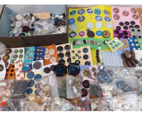 A quantity of vintage buttons to include Artid examples and buttons on original cards.Location:R1:4 