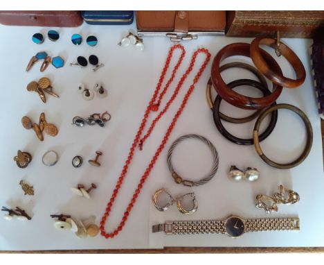 A vintage coral necklace with yellow metal clasp, mixed cufflinks to include enamelled examples, a white metal and enamelled 