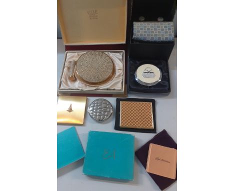 A small quantity of vintage compacts and other items to include an Elgin American compact and a Vogue compactLocation: 
