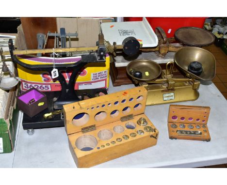 A COLLECTION OF LATE 19TH AND EARLY 20TH CENTURY WEIGHING SCALES AND WEIGHTS,  comprising a brass Sovereign scales, a case of