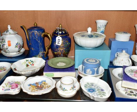 A GROUP OF CERAMIC GIFTWARES, ETC, to include a W&amp;R Carlton China (Carlton Ware) covered pot pourri vase in Mikado patter