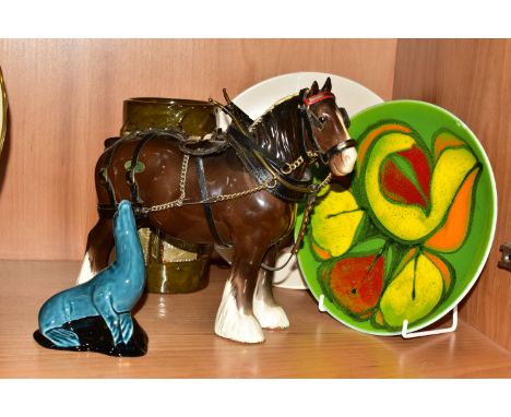 A GROUP OF CERAMICS, to include a Clarice Cliff for Newport Pottery decorative plate, with heavy relief moulding of a basket 