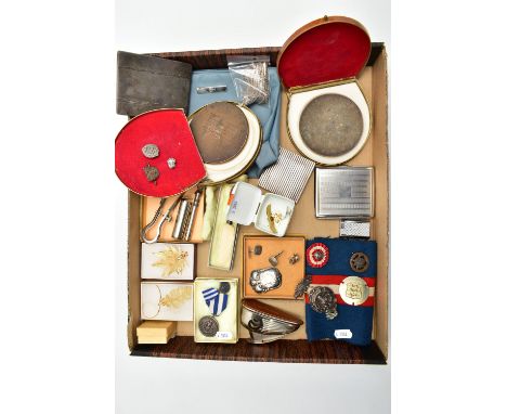 A BOX OF ASSORTED ITEMS, to include two cased large medals of honor of the Senate of the Hanseatic City of Lübeck, assorted D