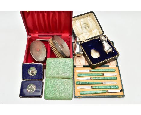 ASSORTED SILVER AND WHITE METAL ITEMS, the first a pair of cased silver pepperettes, hallmarked 'Collingwood &amp; Sons Ltd' 