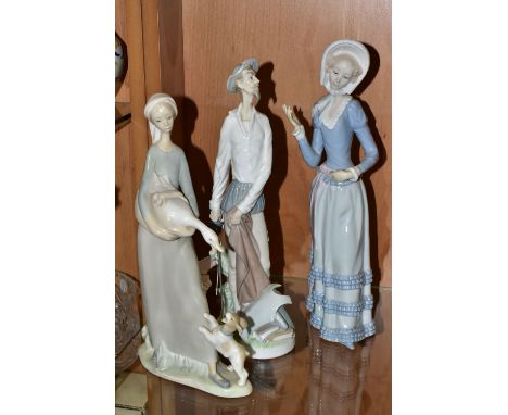 THREE LLADRO FIGURINES, comprising Don Quixote Standing model no 4854, sculptor Salvador Furio, issued in 1973, Aranjuez Litt