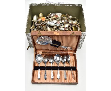 A BOX OF ASSORTED COLLECTABLE TEASPOONS AND A CASED SET OF DESSERT SPOONS, various EPNS, silver plated teaspoons, copper cadd