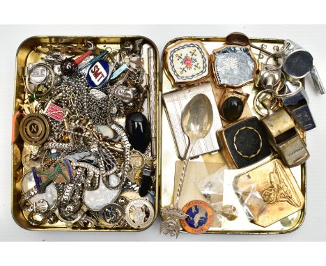 A SMALL TIN OF ASSORTED ITEMS, to include a silver collectable teaspoon, with emblem to the terminal, Laton phrase reads 'Pro