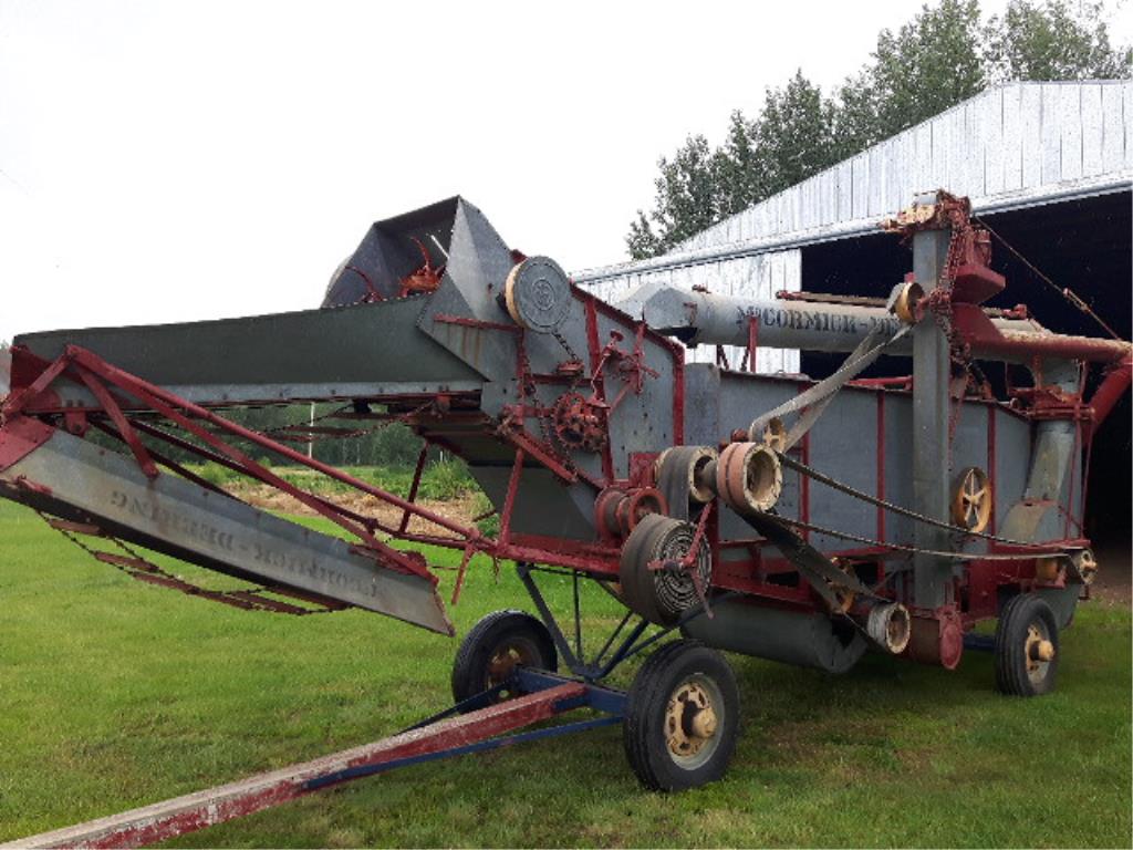 McCormick Deering Threshing Machine D19482H Working Order
