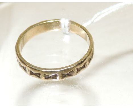 A 14ct gold band ring, with stylised star decoration, size R+, 4.3g approx. 