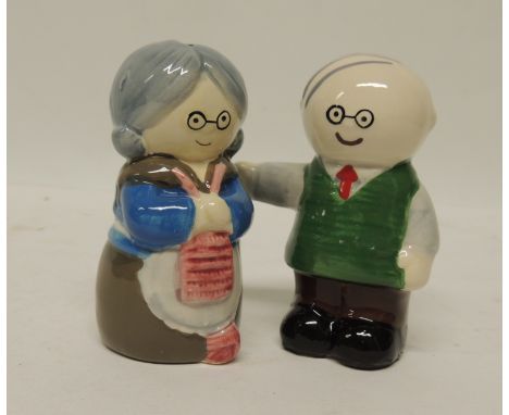 A modern ceramic novelty cruet modelled as an old man and an old woman, 8.5cms high