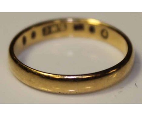 LADY'S 18 CARAT GOLD BAND
marked
Marks are clear. Light surface wear. 