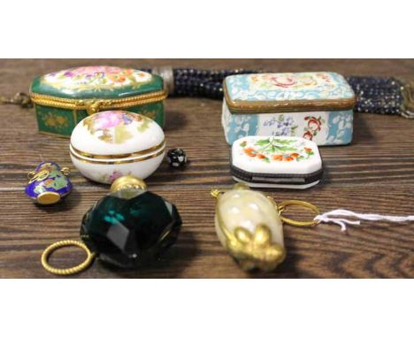 LOT OF SCENT BOTTLES AND TRINKET BOXES
including Victorian examples with green faceted glass and abalone shell etc
Condition 