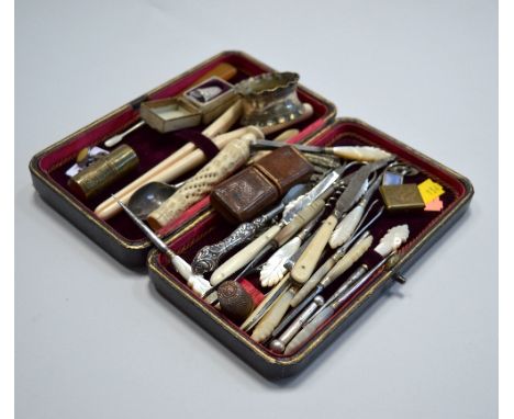 A MIXED COLLECTION OF ITEMS, to include manicure tools, thimbles, necessaire and other items (parcel)