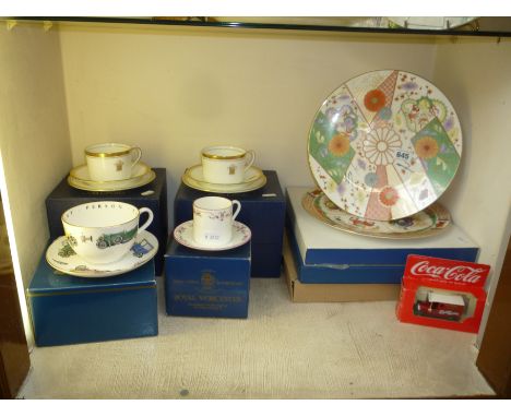 VARIOUS BOXED ROYAL WORCESTER AND COALPORT ITEMS, to include two Worcester 'The Light Brocade Pattern' and 'The Kylin Pattern