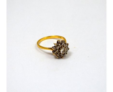 AN 18CT GOLD DIAMOND RING, with central brilliant cut diamond to two further boarders of brilliant cut diamond, estimated tot