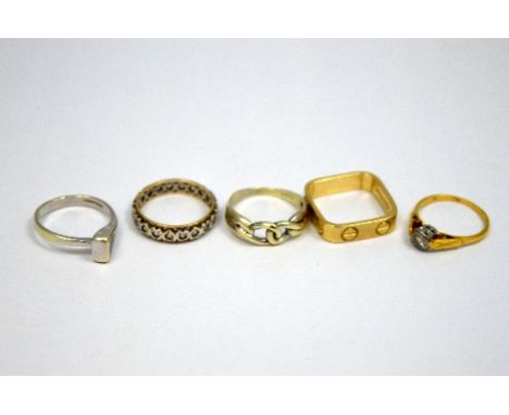 FIVE RINGS, to include a single stone diamond ring, a paste band ring, together with three further rings