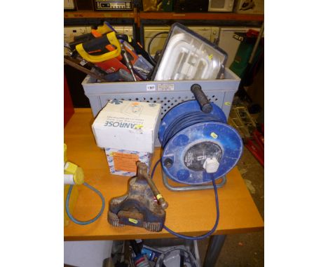 A BOX AND LOOSE OF TOOLS, including saws and a Marplas floor vice