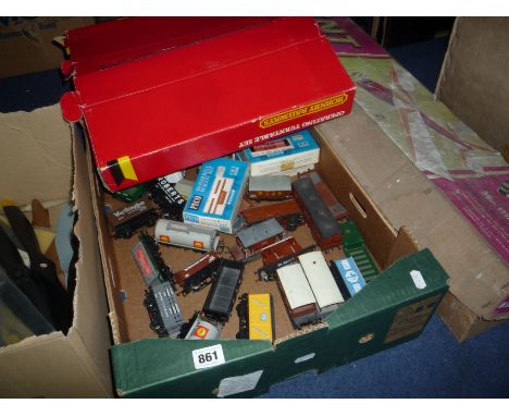 A QUANTITY OF UNBOXED AND ASSORTED OO GAUGE RAILWAY WAGONS, Wrenn, Tri-ang, Hornby, Peco etc, includes a number of kit built 