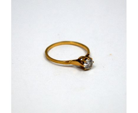 A 9CT GOLD CUBIC ZIRCONIA RING, with the single stone to the plain tapered band, ring size O