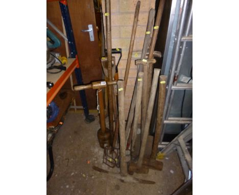 A QUANTITY OF VINTAGE GARDEN TOOLS, etc