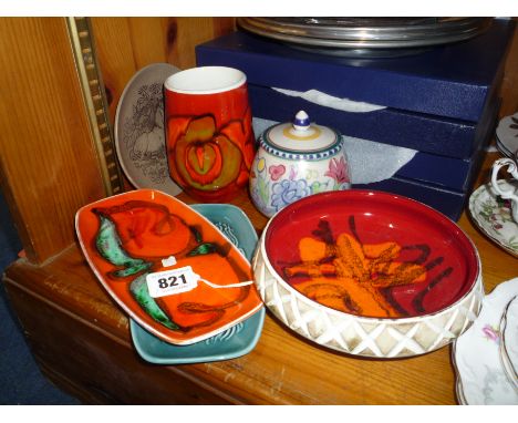 EIGHT VARIOUS PIECES OF POOLE POTTERY, (8)