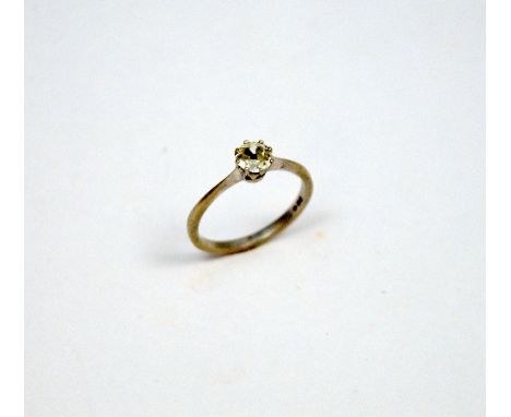 AN EARLY 20tH CENTURY DIAMOND RING, with single old cut diamond to the plain tapered shank, estimated diamond weight 0.50ct, 
