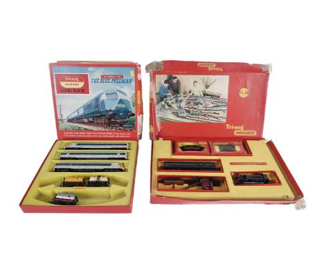 A Tri-Ang RS.30 HO/00-gauge trainset, containing: a British Railways 47606 locomotive, black; a coach; and other rolling stoc