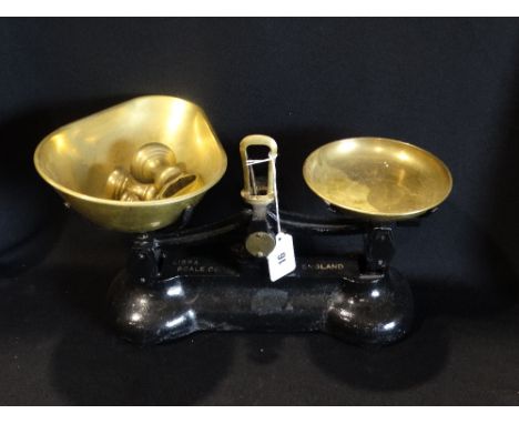     A Vintage Libra Scale Company Kitchen Scale &amp; Weights                           