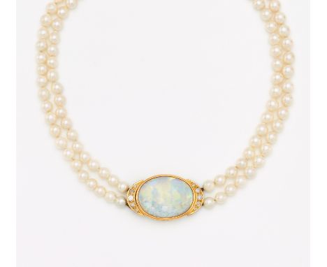 OPAL-PERL-COLLIER. Herkunft: Deutschland. Datierung: Um 1980/1990. Material: 750/- Gelbgold, Punze. Gesamtgewicht: ca. 33,5 g