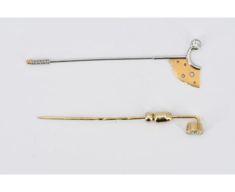 ZWEI ANSTECKNADELN. Herkunft: Deutschland. Material: 950/- Platin, 750/- Gelbgold, Punze. Gesamtgewicht: ca. 4,5 g. Maße: Län