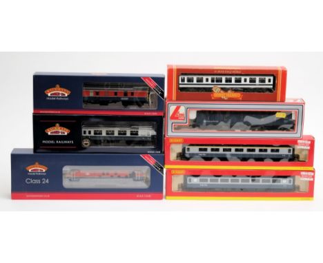 Bachmann, a class 24 diesel locomotive No 97201: in BR red/blue livery, together with six assorted passenger coaches by vario