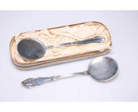 A PAIR OF EARLY 20TH CENTURY DANISH STERLING SILVER TOMATO SERVERS by P. Hertz, Copenhagen 1916, assayer Christian F. Heise (
