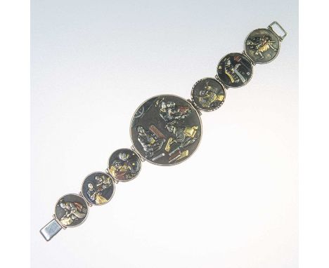 AN EARLY 20TH CENTURY JAPANESE SHAKUDO BRACELET graduated circular links decorated with various figures. Unmarked, central li