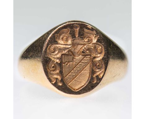 AN 18 CARAT GOLD INTAGLIO SIGNET RING the oval bezel engraved with a crest, to a tapering band. Hallmarked Sheffield 1995, ri