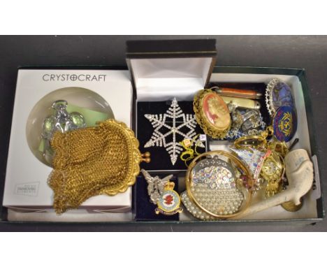 An RAF enamel pin badge; a 9ct gold hinged bangle with metal core; a Kirks Folly snowflake brooch, boxed; a mesh purse; a Swa