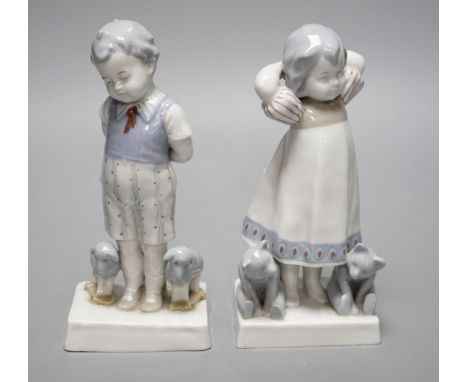 Teddy bear &amp; Steiff collector’s interest - a pair of 1920s German Goebel porcelain figures of a girl and two teddy bears 