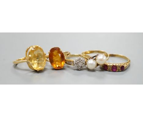 Five assorted gold and gold coloured metal dress rings, comprising a two stone cultured pearl stamped 18k, size L, an 18ct go