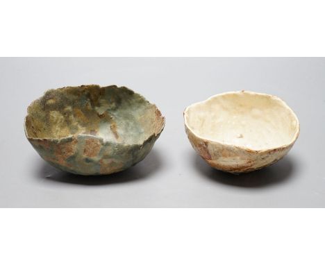 § § Ewen Henderson (1934-2000), two hand-built mixed laminated clay dishes, largest 12.5cm wide Provenance - Bob Lockyer O.B.